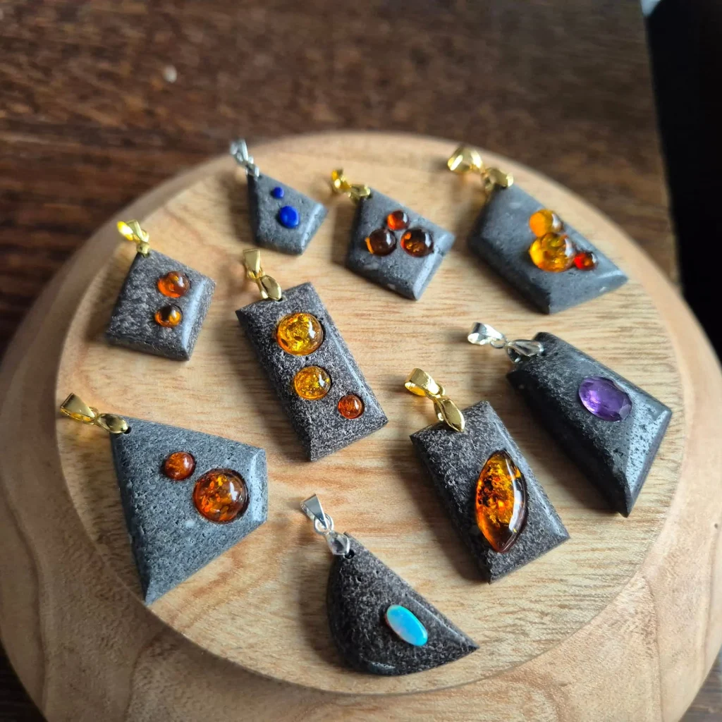 Pendentif Larmes de Volcans avec pierres précieuses